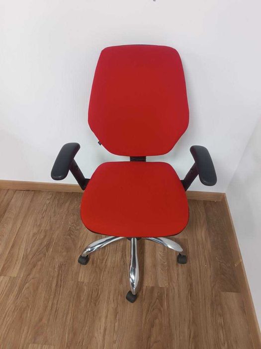 Крісло офісне Master GTRw chr каркас хром в гарному стані м. Шулявська