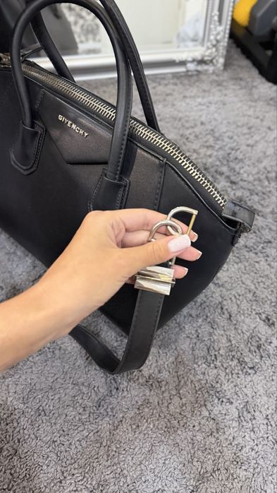 Сумка чорна givenchy