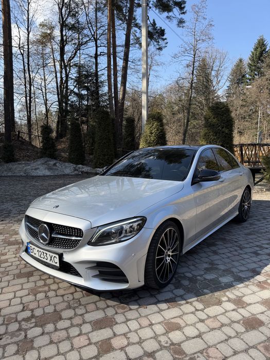 Легковий автомобіль