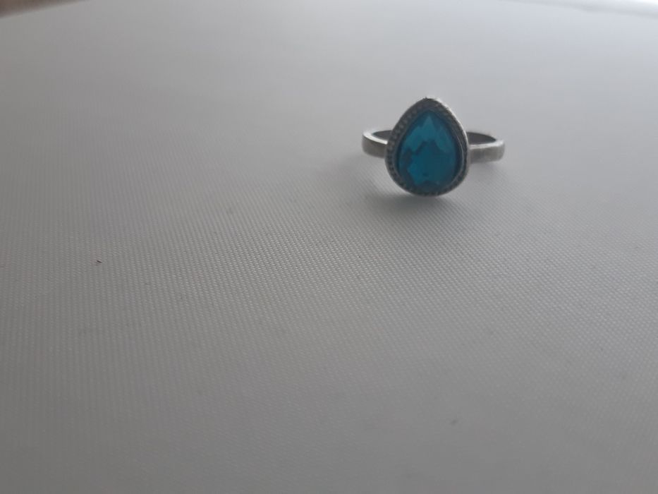 Anel com pedra em azul
