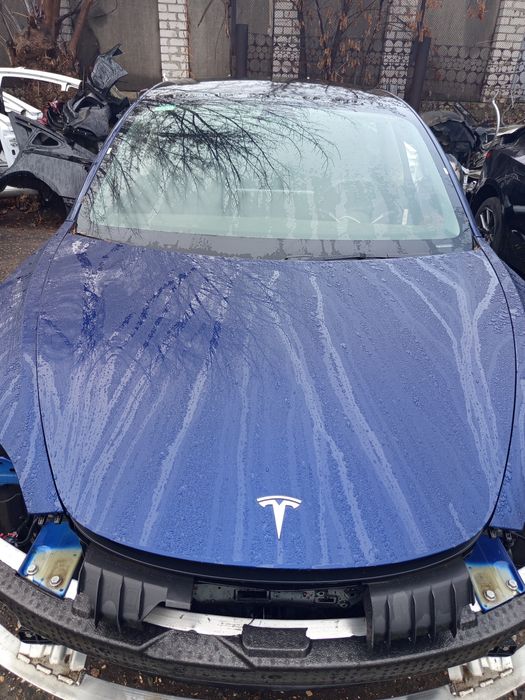 Крило Tesla model 3 Y