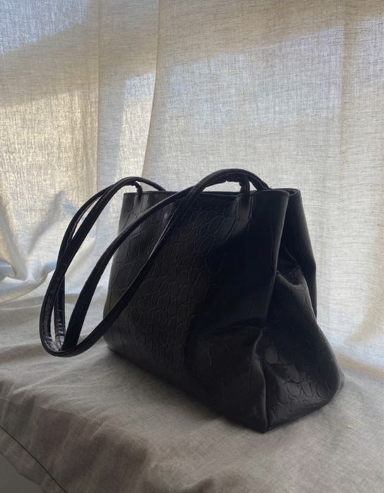 Bolsa preta de ombro