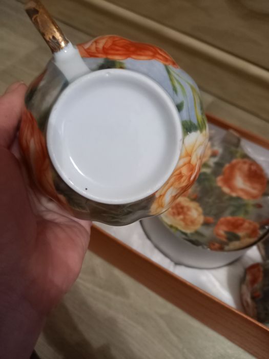 Фарфоровый чайный сервиз на 6 персон