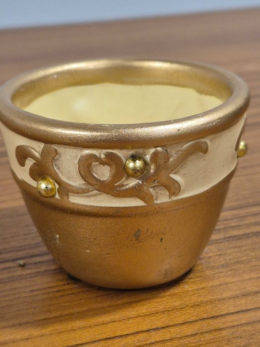 Mała osłonka ceramiczna na doniczkę