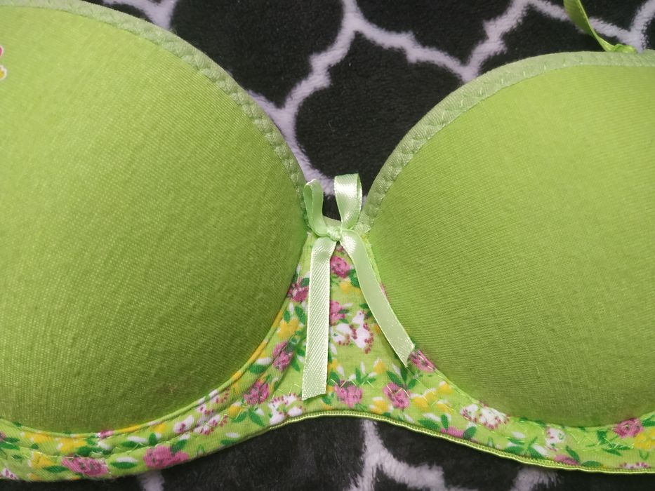 Biustonosz dziewczęcy 36/80A jasnozielony