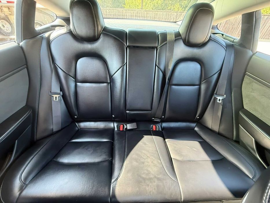 Tesla Model 3      2018