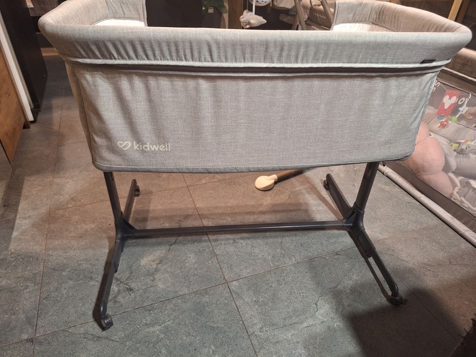 Łóżeczko turystyczne Kidwell – regulowane, z materacykiem i akcesoriam