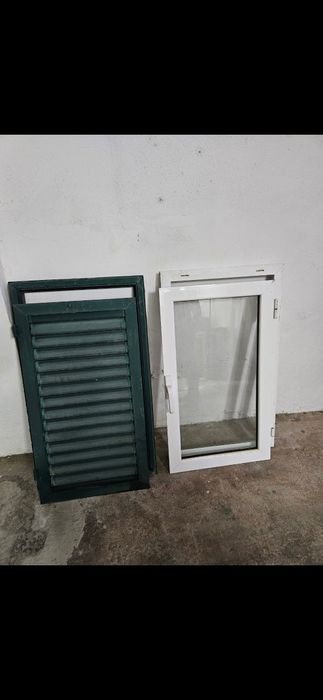 Janelas com aro e portada