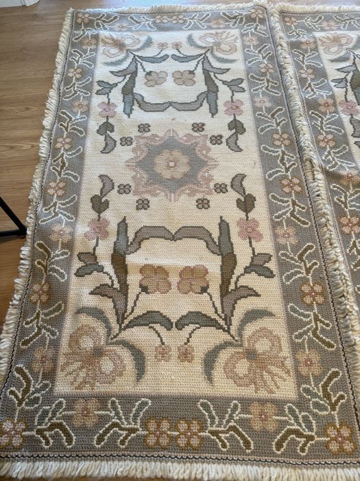 Tapete de Arraiolos de quarto