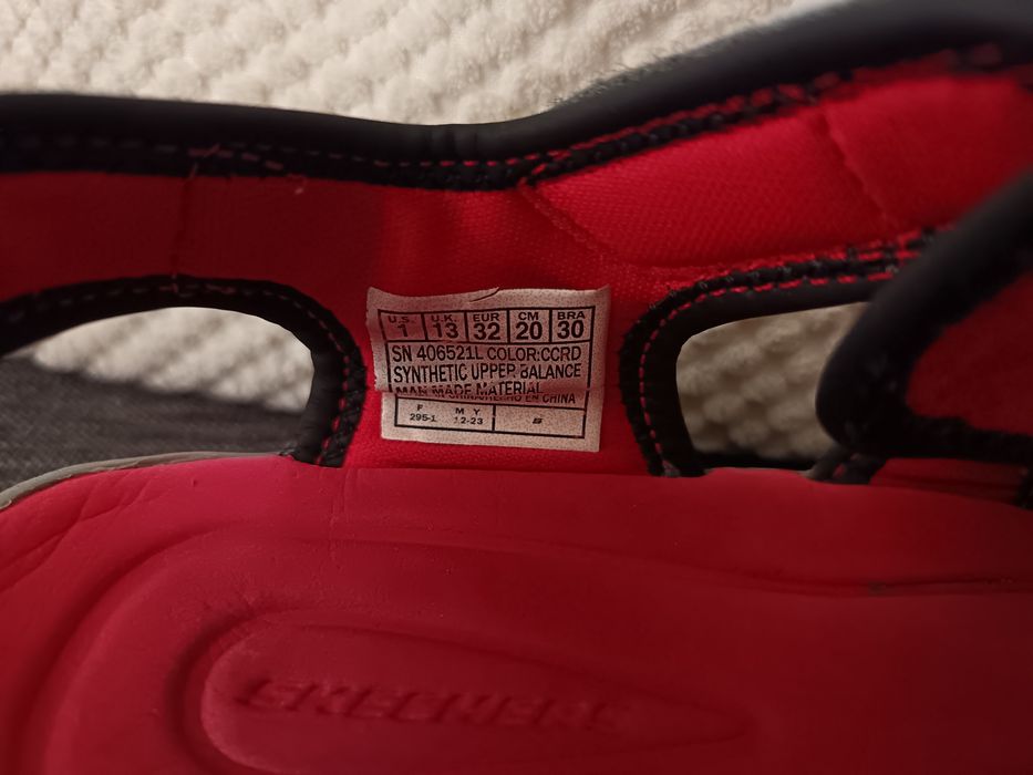 Vende-se sandalias NR. 32 da Shekers.
