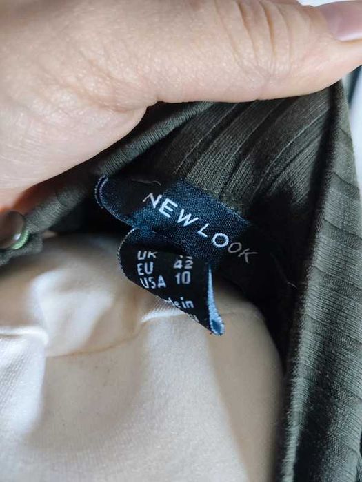 Elegancka prążkowana sukienka midi New Look khaki, r. 42