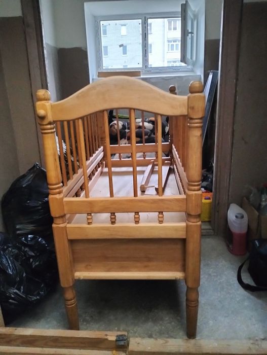 Дитяче ліжко дерев'яне