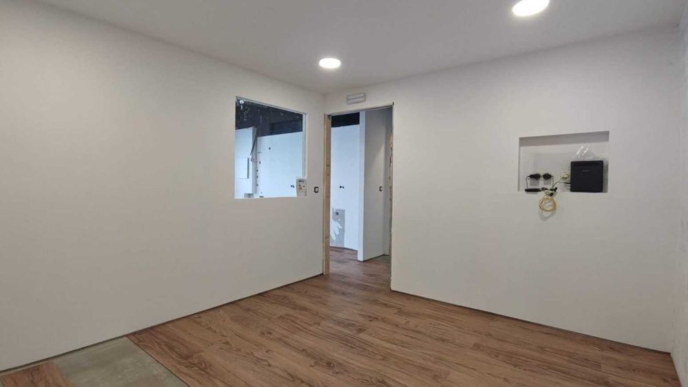 Loja para arrendamento em frente à Internacional Sharing School