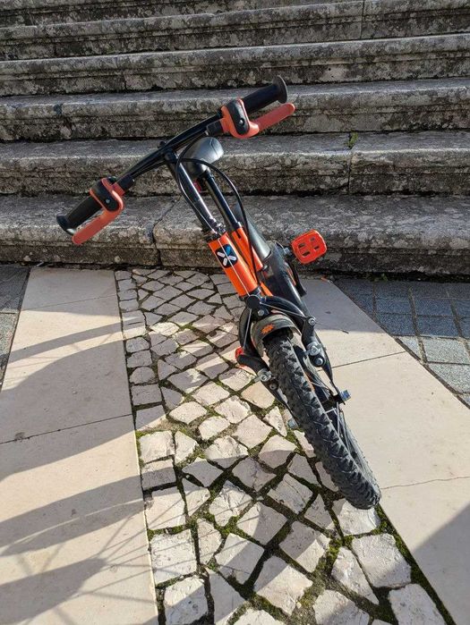 Bicicleta criança Rodas 14 Com capacete e rodinhas de apoio