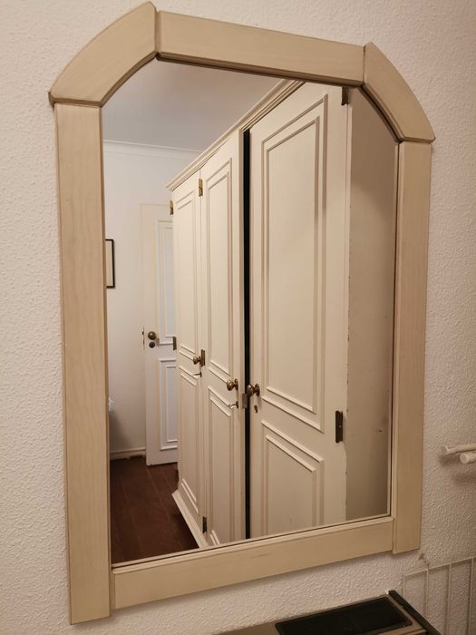 Espelho com moldura em madeira64586477609602120