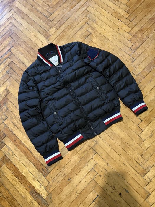 Мікропуховик moncler