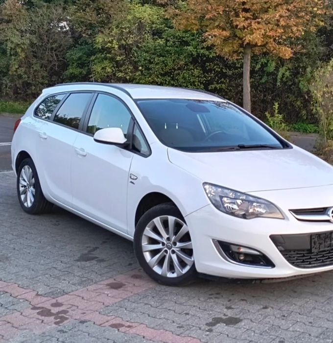 Astra J 2013r # 1.4T benzyna # sprowadzona # LIFT LED # NAVI #