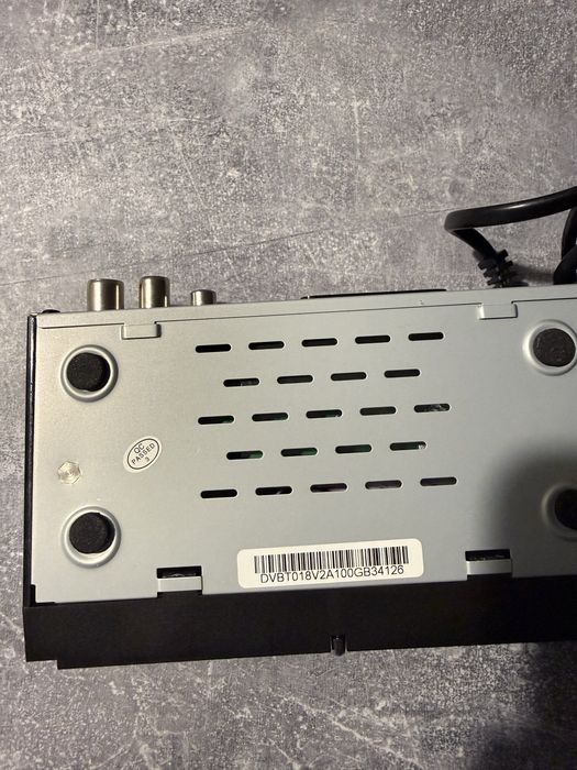 Dekoder Tuner telewizyjny DVB-T2/HEVC Manta DVBT018