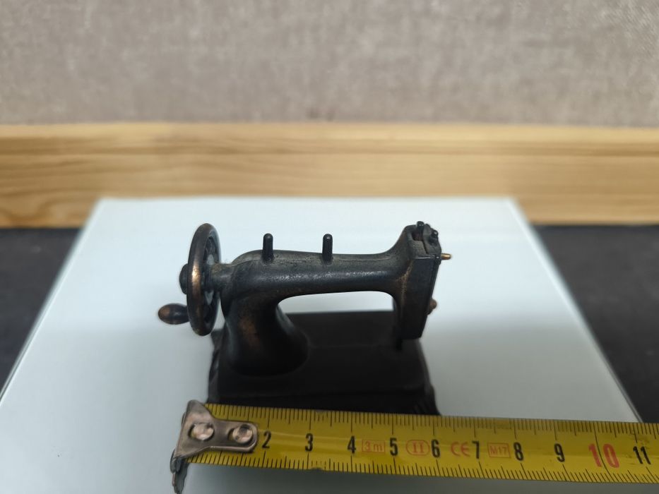 Afiadeira Máquina de Costura Vintage
Miniatura decorativa de uma máqui