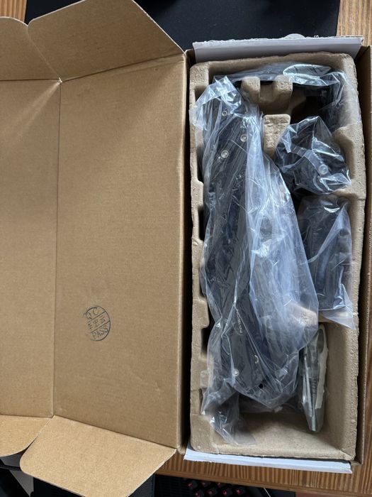 Dois suportes para monitor com molas de gás como NOVOS