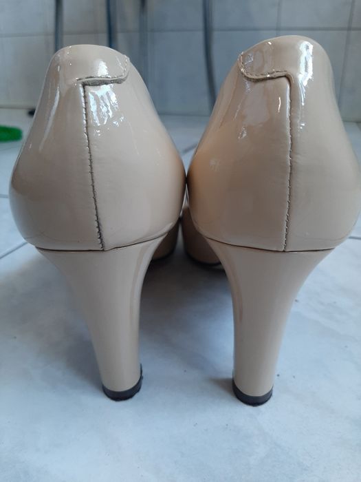 Czułenka lakierowane Gino Rossi