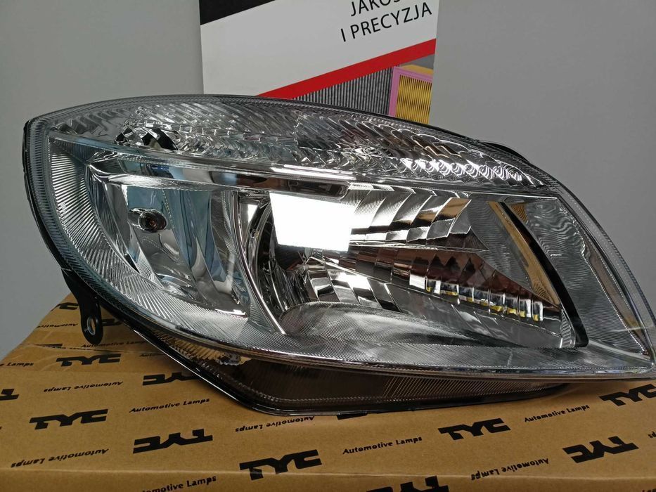 Skoda Fabia 2 06-10 Lampa/Reflektor przód prawy /H4