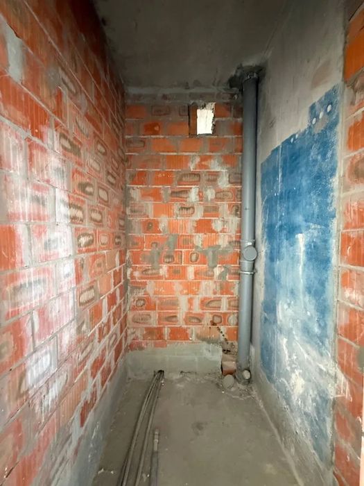 Продаж 1-к 47 м2, без ремонту ЖК Славутич