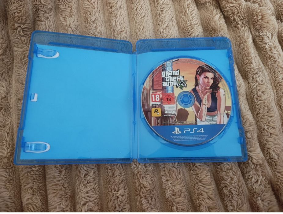 Продам диск  ГТА 5 на PlayStation 4