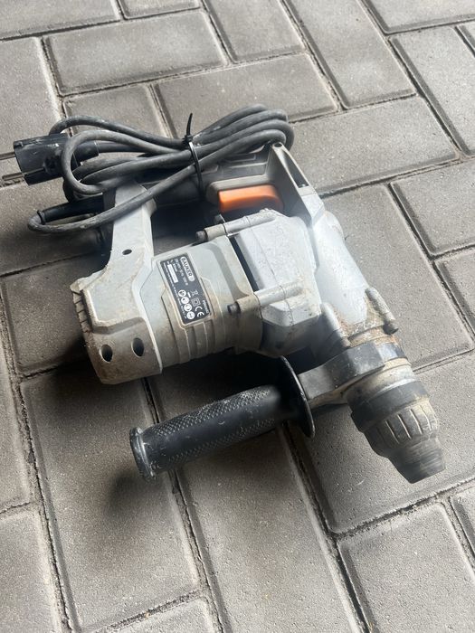 Młot udarowy Bauker uszkodzony