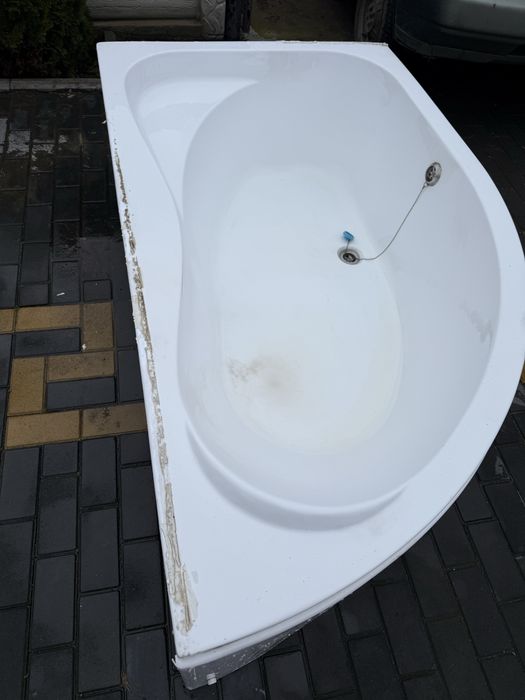 Продам угловую ванну