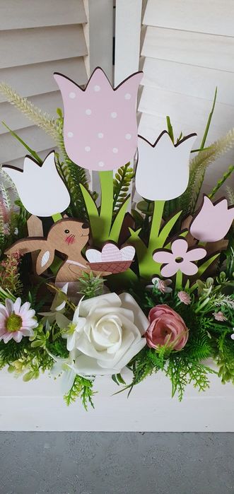 Wiosenna dekoracja, skrzynka, zajączek