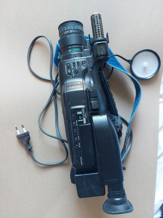 Sony Handycam Hi8 CCD-V700E retro kamera wideo. Bolesławiec