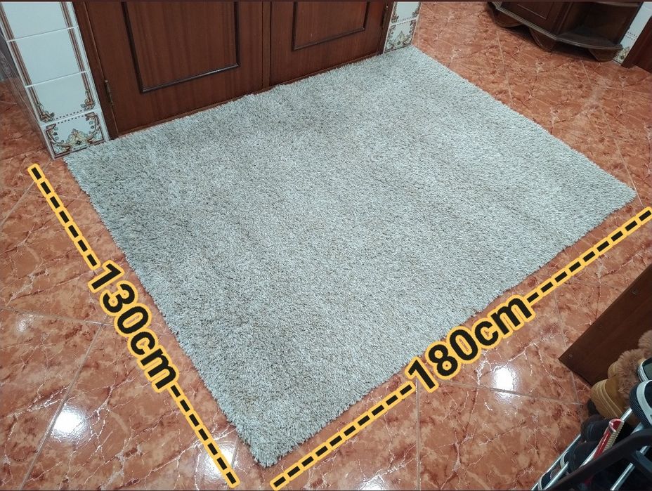 Tapete IKEA pelo curto branco-bege casa quarto apartamento vivenda.