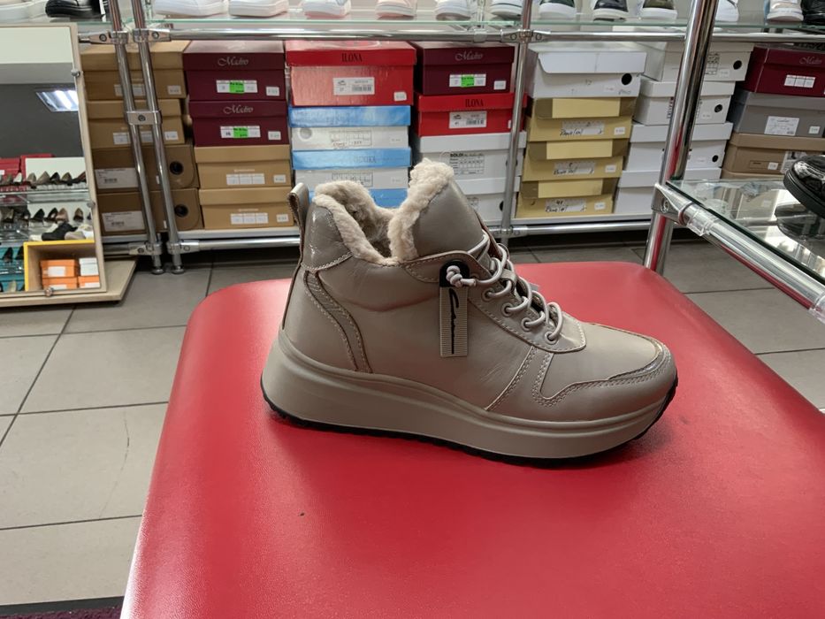 Ботинки  женские кроссовки белые спортивные зимние демисезонные