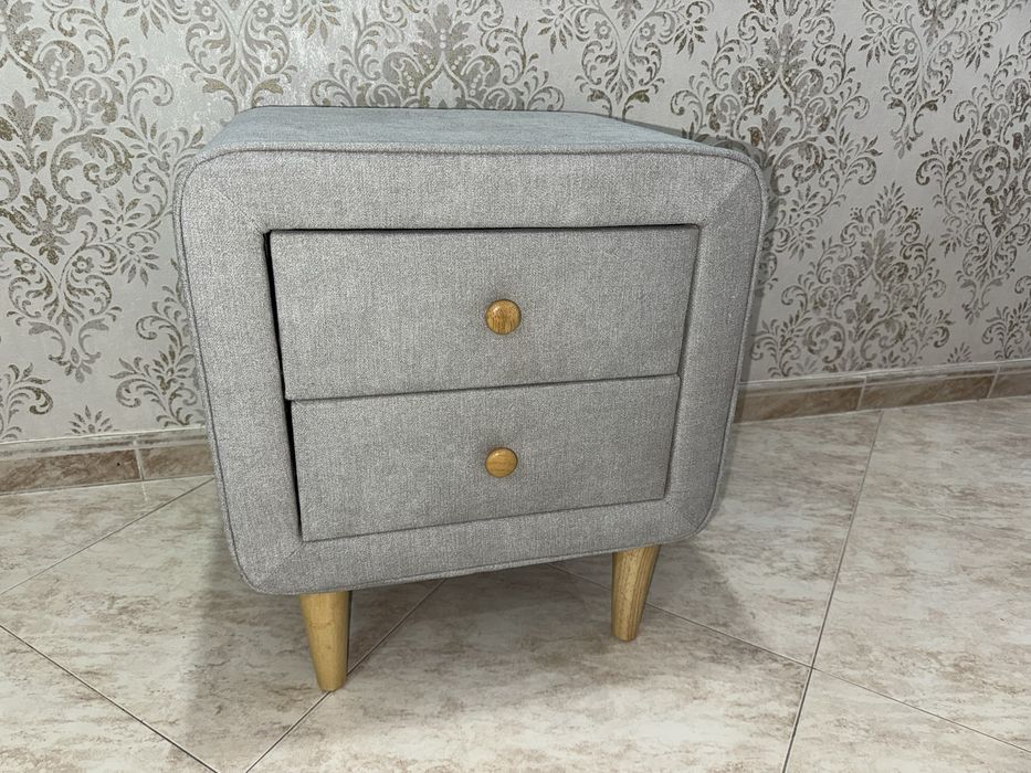 Mesa de cabeceira em tecido