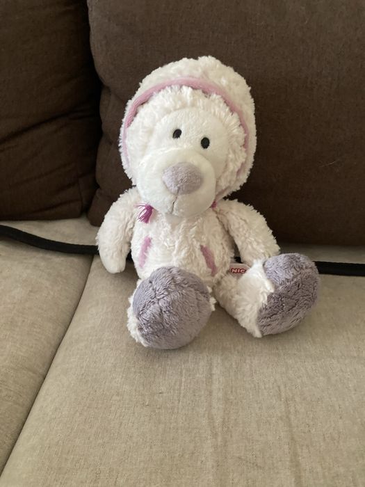 Coelho de peluche braco e rosa