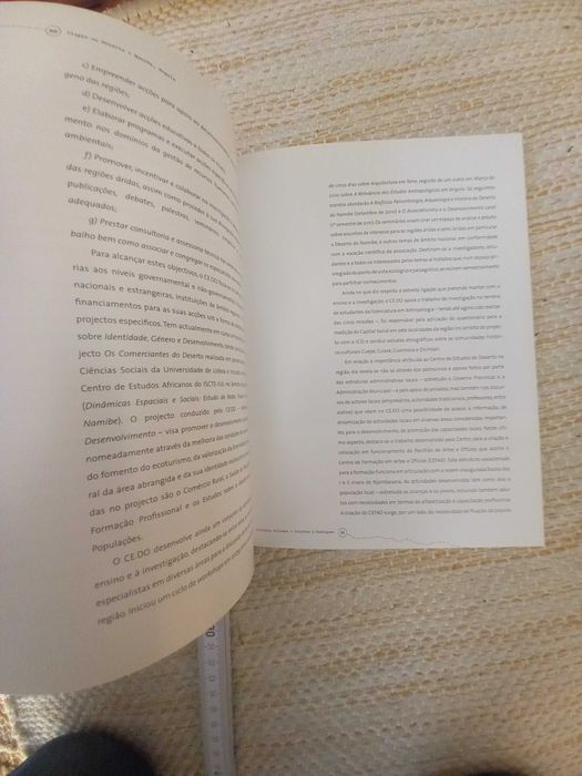 Livro álbum sobre uma viagem a Angola