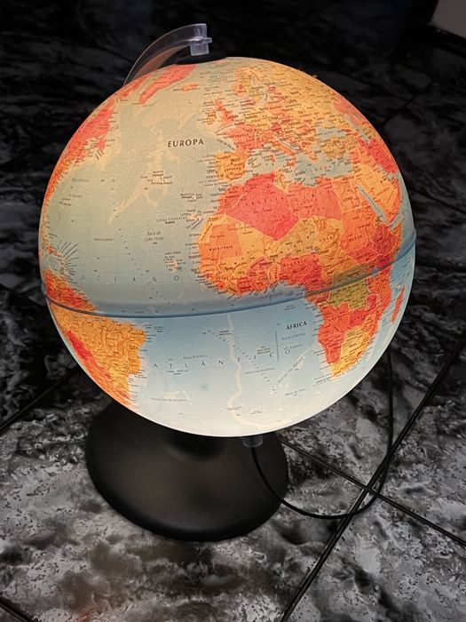 Candeeiro em forma de globo
