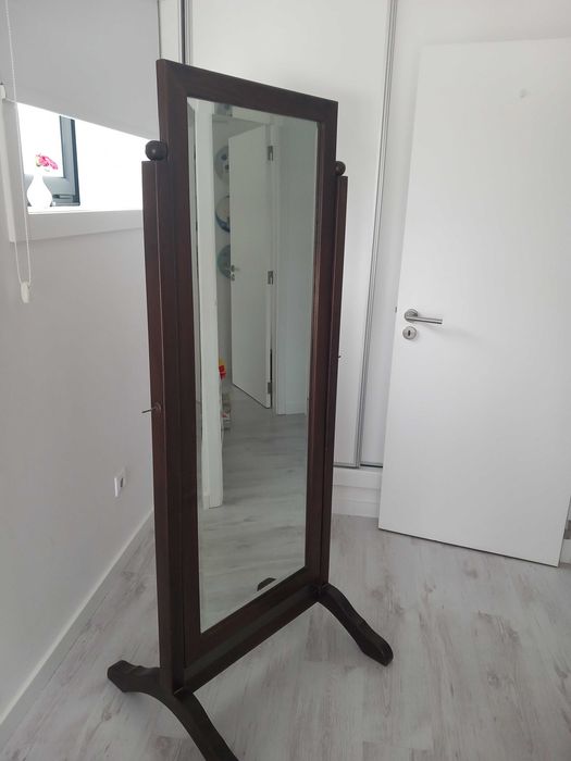 Espelho em madeira maciça