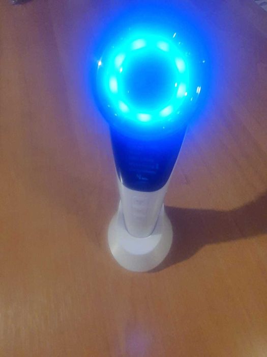 Mezoterapia bezigłowa - masażer EMS twarzy