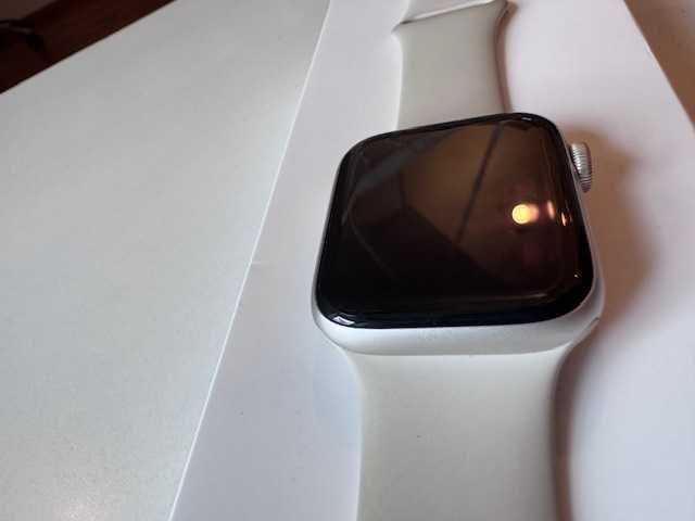 Apple Watch SE 2 gen. 44mm Starlight / IDEALNY / CAŁY KOMPLET