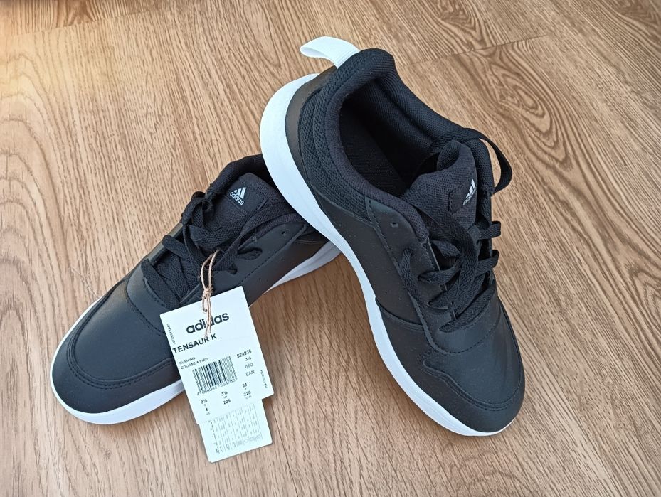 Ténis Adidas novos c/ etiqueta