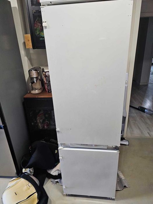 Frigorífico combinado Ariston 295 L - funciona bem