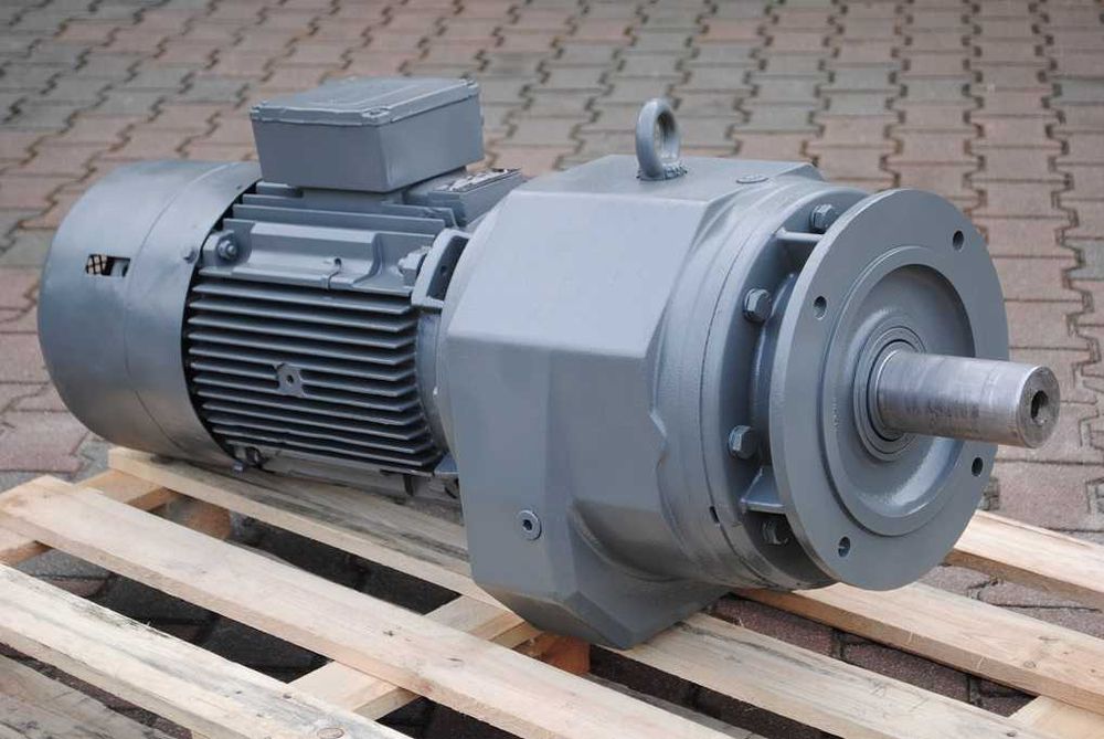 Motoreduktor kołnierzowy 15kw. 49obr. z hamulcem. SEW