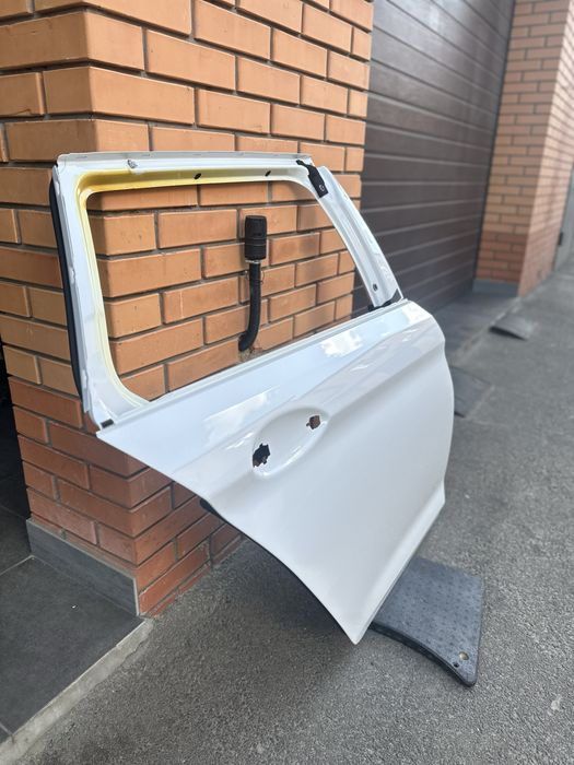 Двері задні на Bmw 5 G31 (турінг) ідеальні, не фарбовані А300!