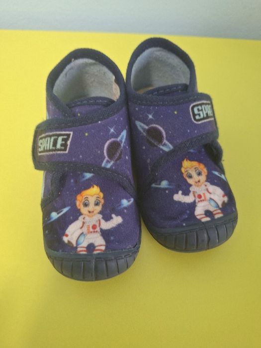 Buciki dziecięce ze skórzaną wkladką r.22