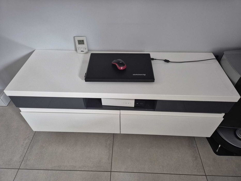 Stolik pod telewizor