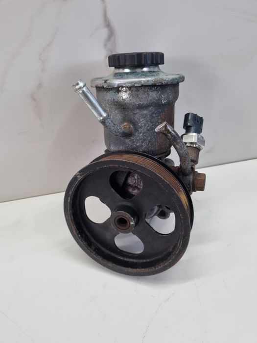 toyota Avensis t25 corolla 2.0 2.2 D pompa wspomagania