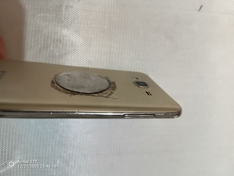 Телефон смартфон Samsung Galaxy J7