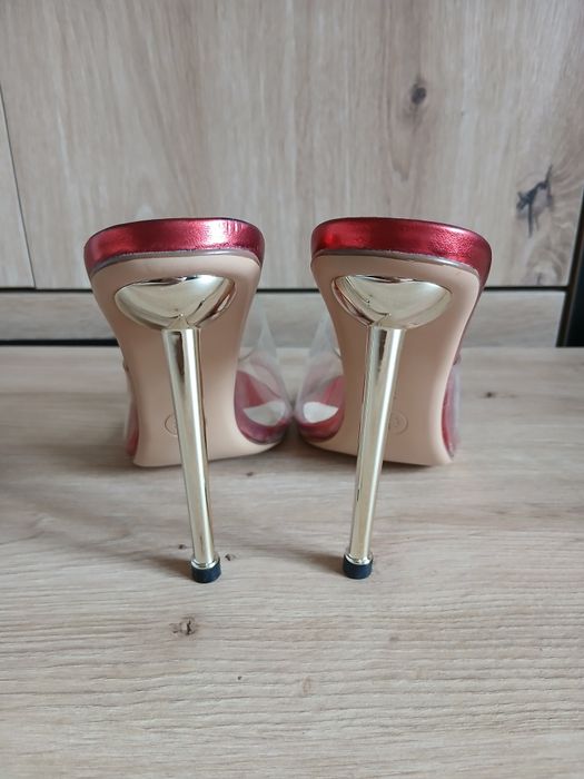 Czerwone obcasie Femme